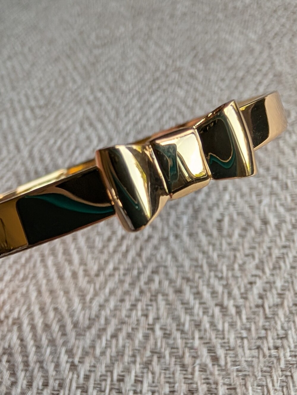 KATE SPADE shiny gold bow bangle bracelet